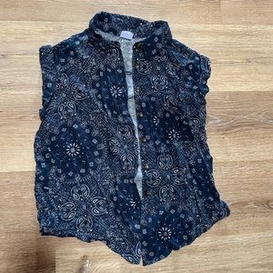 No Boundaries button down shirt blue white floral